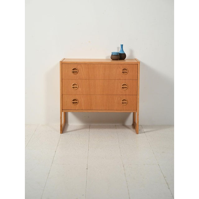 1960s oak chest of drawers with three drawers and round carved handles, designed by Arne Wahl Iversen. This oak chest of...