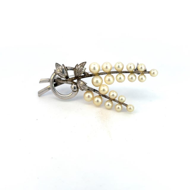1990s Mikimoto Estate Akoya Pearl Brooch Silver 5.50 mm For Sale - Image 4 of 7