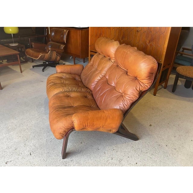 Mid-Century Modern Mid-Century Modern Norwegian Tan Leather Two-Seater Sofa by Oddvin Rykken for Rybo Rykken & Co For Sale - Image 3 of 17
