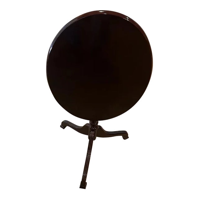 1990s Vintage the Bombay Company Tilt Top Oval End Side Table For Sale