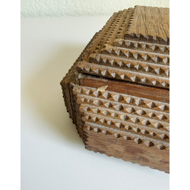 Early 1900s American Tramp Art Chip Carved Box For Sale - Image 11 of 12