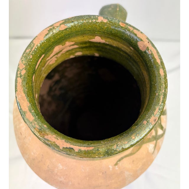 Early 20th Century Mid 20th Century Turkish Terracotta Oil Jar With Green Glaze – Rustic Mediterranean Vessel For Sale - Image 5 of 7