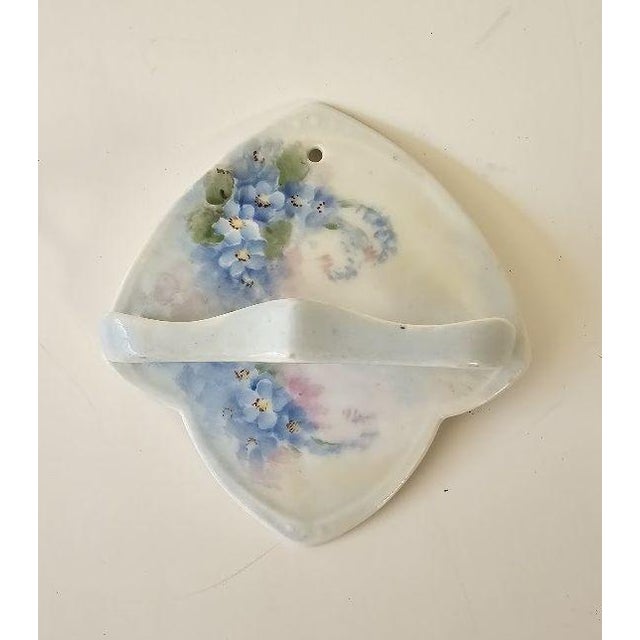 1910s 1912 Hand Painted Rs Prussia Germany Forget Me Nots Toothbrush Holder For Sale - Image 5 of 7