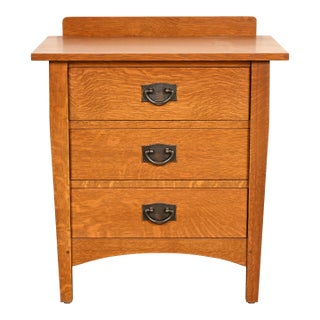 Stickley Mission Oak Arts & Crafts Nightstand or Bachelor Chest For Sale