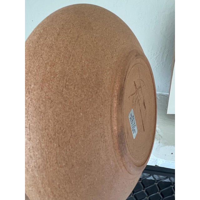 American Renee Margolin Signed Studio Pottery Low Bowl Sgraffito c.1980s For Sale - Image 3 of 10