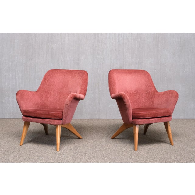 This pair of armchairs was designed by Carl-Gustaf Hiort af Ornäs and produced by his own company, Puunveisto Oy (Wood...