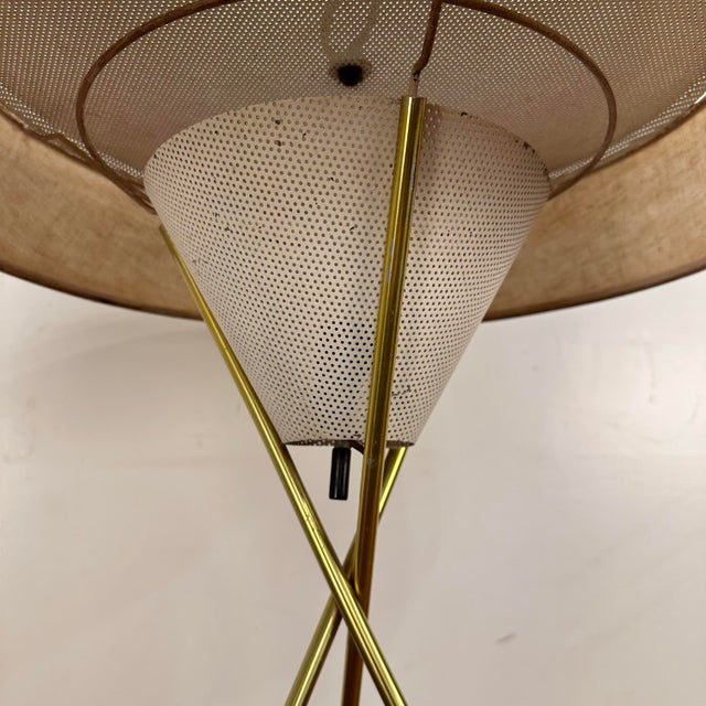 Mid-Century Modern Gerald Thurston for Lightolier “Tripod” Mid-Century Table Lamp For Sale - Image 3 of 12