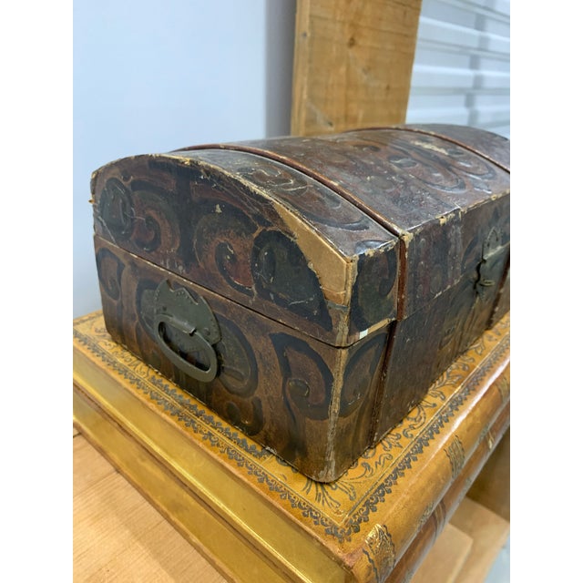Brown Mid 20th Century Vintage Lithographic Cardboard Game Chest For Sale - Image 8 of 8