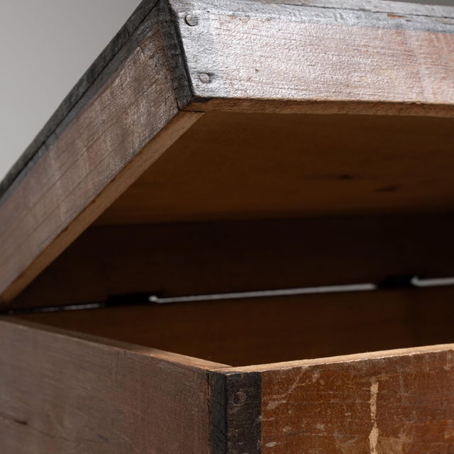 1900 - 1909 1900 - 1909 Belgium Chocolate Wood Box For Sale - Image 5 of 15