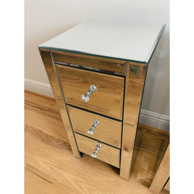 1960s Pair of Hollywood Regency Mirrored Small Chests For Sale - Image 4 of 7