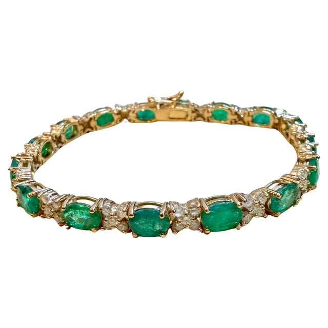 12 Carat Emerald 2.2 Carat Diamond Flower Tennis Bracelet 14 Karat Yellow Gold For Sale - Image 18 of 18