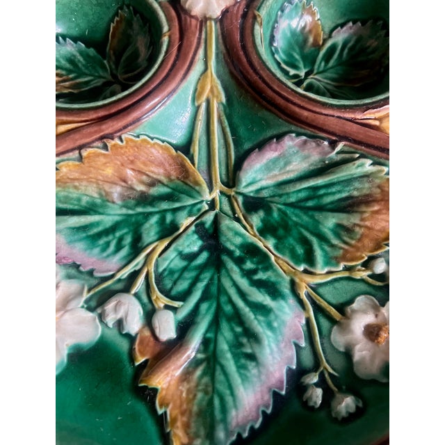Mid 19th Century Mid-19th Century Wedgwood Strawberry Server, Hand-Painted Ceramic For Sale - Image 5 of 15