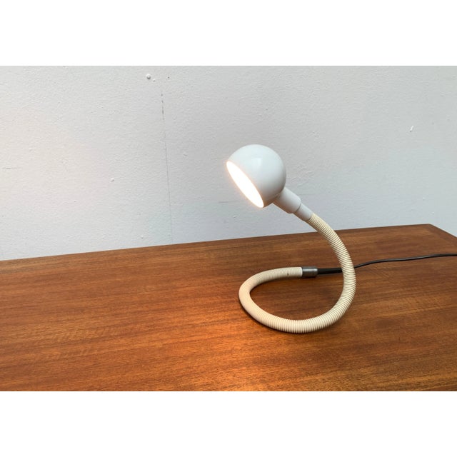 Cream Vintage Italian Space Age Hebi Table Lamp by Isao Hosoe for Valenti Luce For Sale - Image 8 of 18