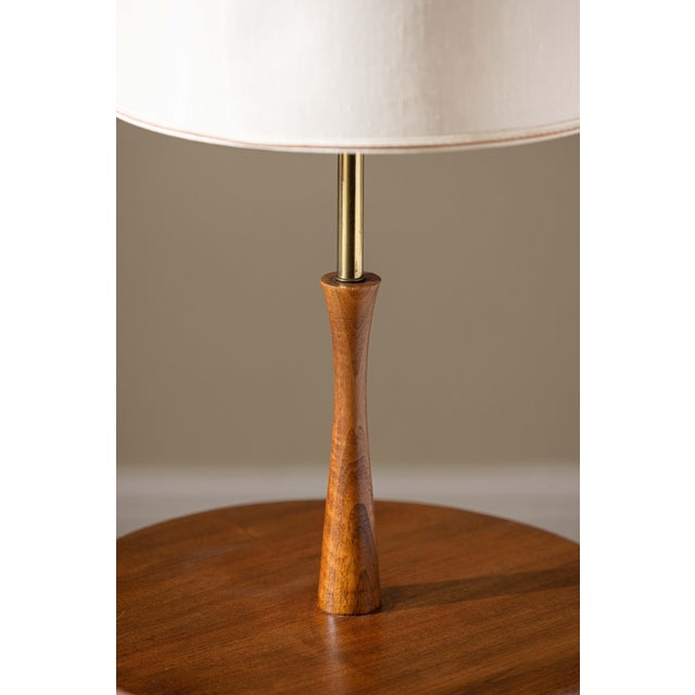 1960s Mid-Century Modern v.h. Woolums Sculptural Walnut Floor Lamp With Integrated Table For Sale - Image 11 of 13