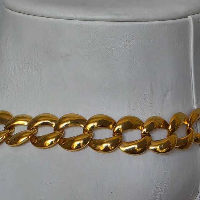 Contemporary Napier Signed 1980s Gold Tone Graduated Curb Link Statement Necklace For Sale - Image 3 of 12