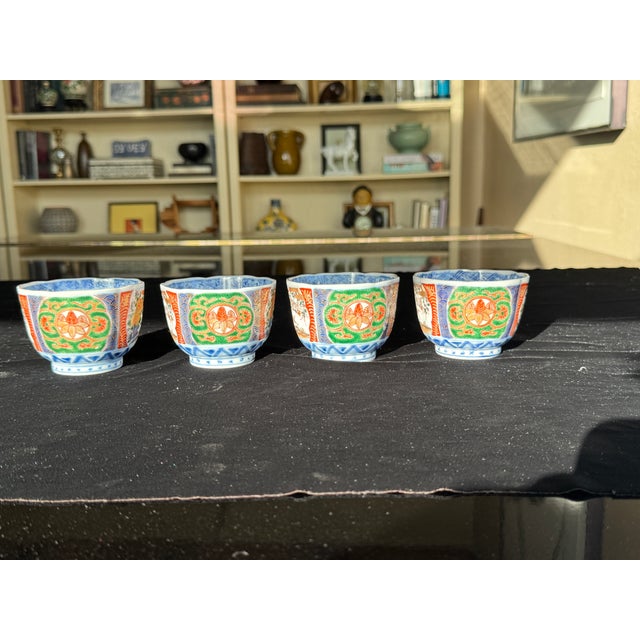 Japanese Antique Japanese Imari Porcelain Tea Cups Set of 4 Meiji Period Scalloped Rim For Sale - Image 3 of 8