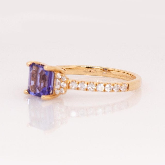Metal 1.4cts Tanzanite Ring With Natural Diamonds: 14k Solid Gold, Asscher Cut 6mm For Sale - Image 7 of 7