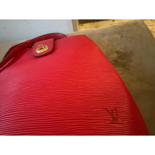 A 1995 Vintage Louis Vuitton Castillan Red Epi Leather Cluny Shoulder Bag For Sale - Image 12 of 17