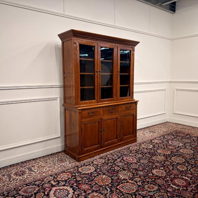 English Classic Bookcase from Eichholtz For Sale - Image 3 of 18