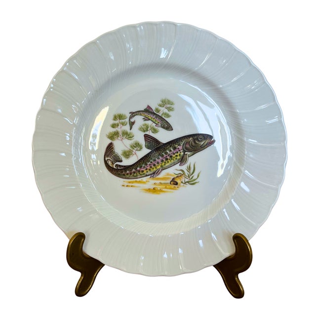 Porcelain Fish Plates Service for 12 with Hand-Painted Freshwater Fish from Limoges, France, 1930s, Set of 12 For Sale - Image 9 of 11