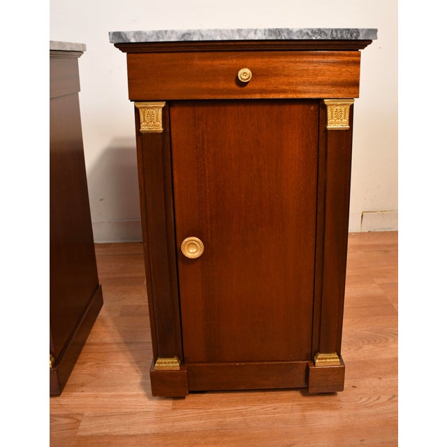 1930s French Empire Mahogany & Marble Top Pair of Nightstands / Bedside Tables For Sale - Image 4 of 18