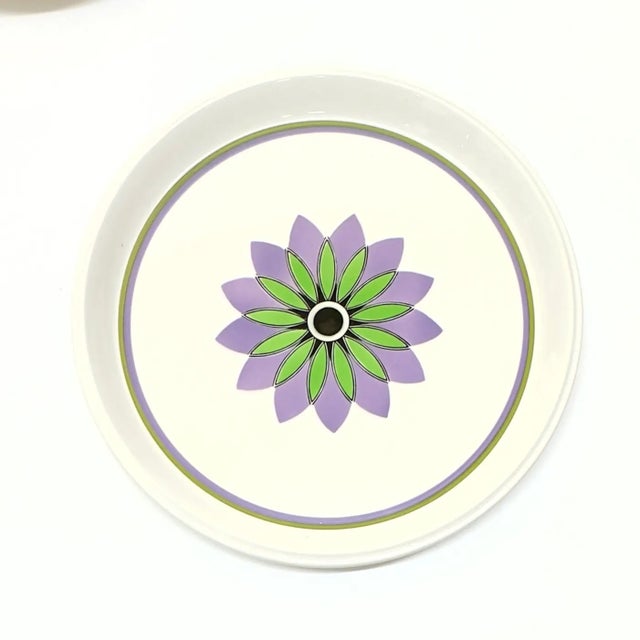 Multi Colored Snowflake / Sunflower Motif Wall Plate Curation - Group of 5 For Sale - Image 4 of 9