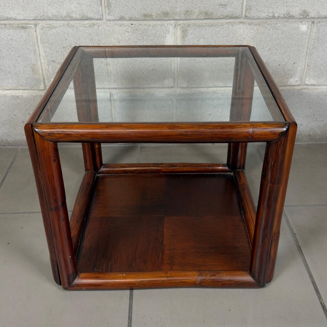 An elegant and sophisticated coffee or side table, perfect for enhancing modern or classic spaces with the unmistakable...