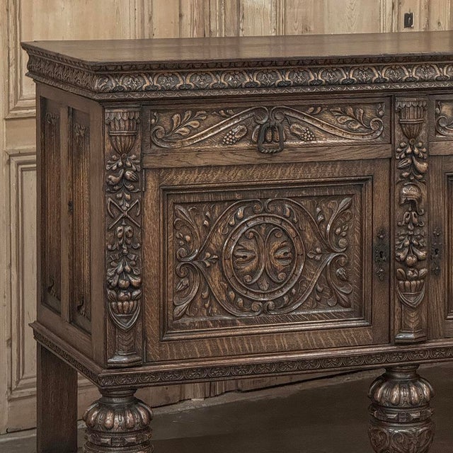 Early 20th Century Antique French Renaissance Raised Buffet in Carved Oak For Sale - Image 5 of 18