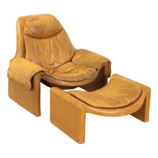 Set of P 60 Armchair and Ottoman attributed to Vittorio Introini for Saporiti Italia For Sale