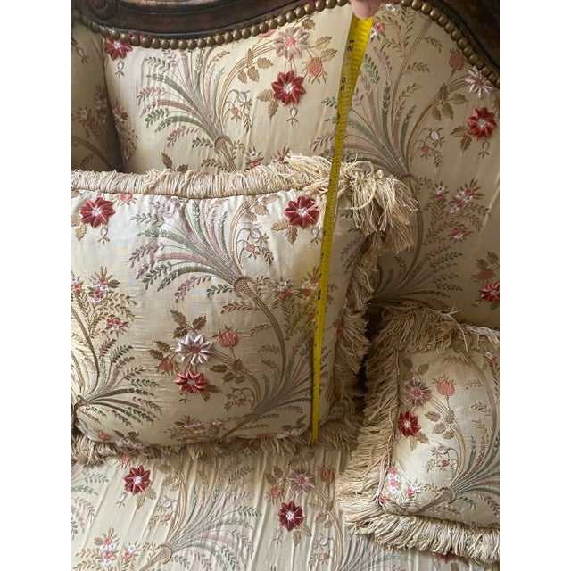 Vintage Louis XV French Style Exquisite Settee Paul Robert Excellent "Mint" Condition. For Sale - Image 9 of 12