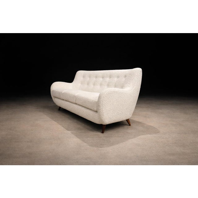 Giuseppe Scapinelli Sofa in Hardwood and Off-White Bouclé by Giuseppe Scapinelli, Brazil, 1950s For Sale - Image 4 of 15
