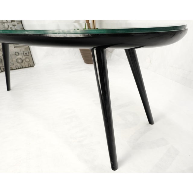Ico Parisi Mid 20th Century Pair Glass Top Black Lacquer Oval Pierced Shape Solid Tops End Side Tables Stand For Sale - Image 4 of 12