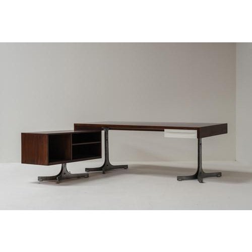 This executive desk, designed by trau arredamenti metallici s.p.a. In the 1960s, is a versatile two-piece design that can...