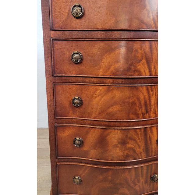 Brown Mid-Century Serpentine Chest of Drawers from Bevan Funnell, 1930s For Sale - Image 8 of 16