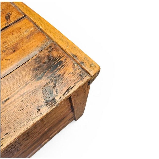 Old blanket chest / storage thrunk / pine wood Old blanket chest / storage thrunk / pine wood. Depth 50 Width 90 Height 63 cm