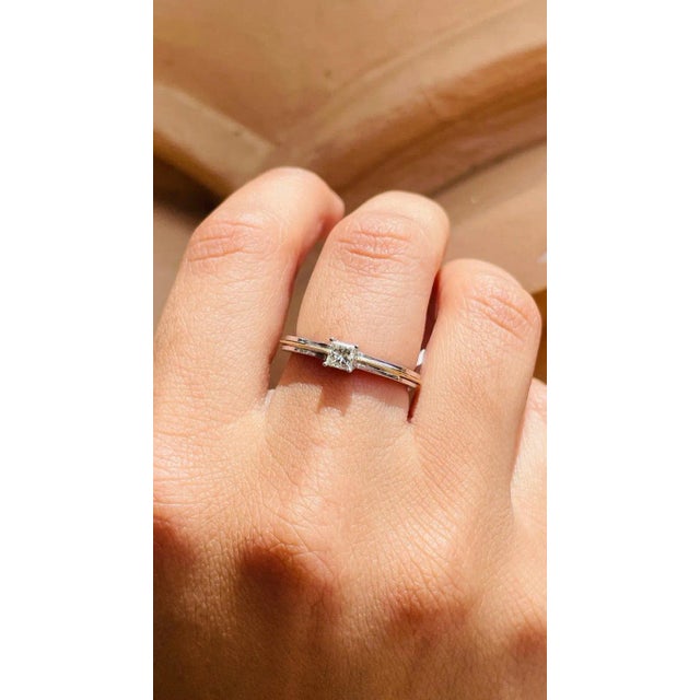 Metal 0.30 Ct Solitaire Diamond Unisex Engagement Ring in 18k White Gold Size 10 For Sale - Image 7 of 9