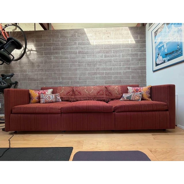 Authentic Knoll sofa in excellent pre-owned condition. Upholstered in red fabric, this piece combines Knoll’s signature...
