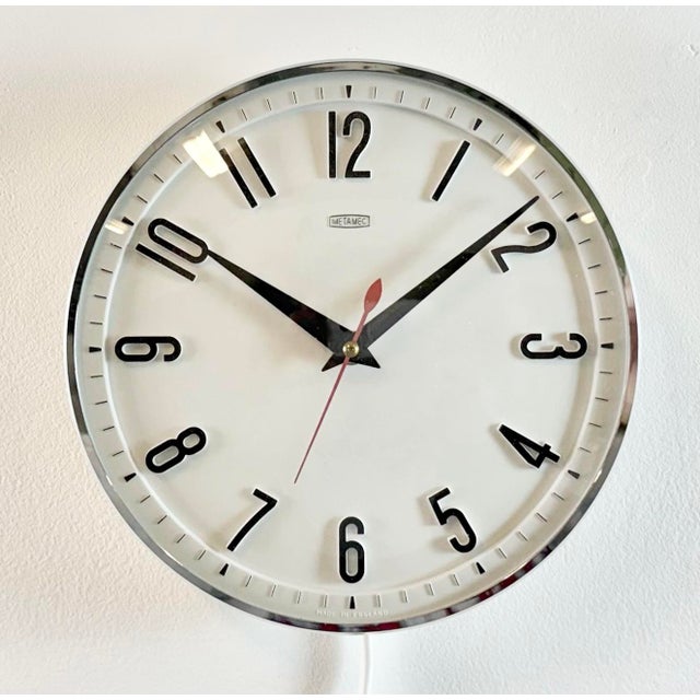 Metal Vintage White Electric Wall Clock from Metamec, 1970s For Sale - Image 7 of 17