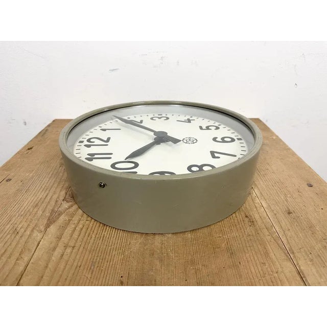 Metal Industrial Factory Wall Clock from Chronotechna, 1950s For Sale - Image 7 of 11