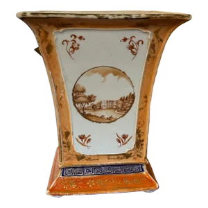 Antique Early 19th Century Chinese Export Porcelain Cachepot Vase for the American Federal Market Circa 1810