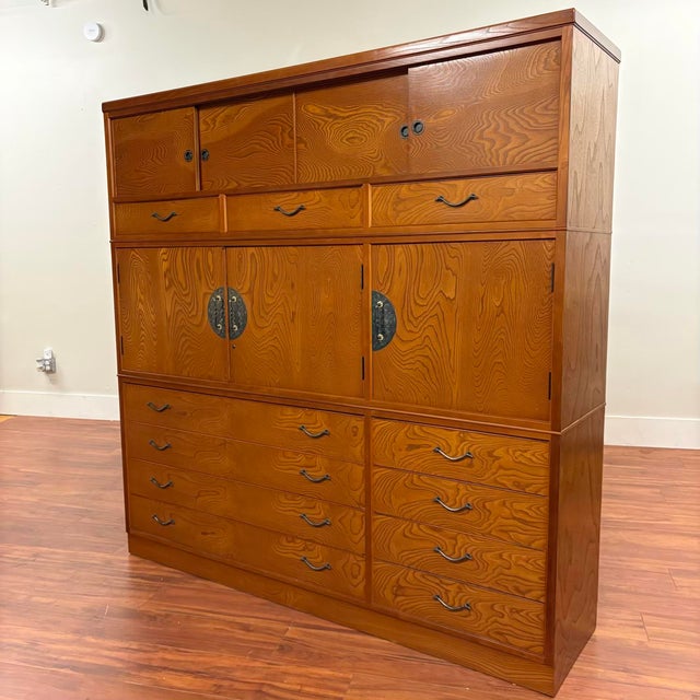 Large 1980s Japanese Tansu Chest Cabinet With Beautifully Figured Wood For Sale - Image 12 of 18