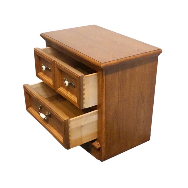 Thomasville Furniture Homecoming Collection Solid Oak Rustic Country Style 26" Two Drawer Nightstand 43811-810 For Sale In Kansas City - Image 6 of 12