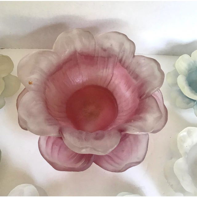 Here is a very special set designed by Dorothy Thorpe in the 1950's. The frosted cast resin pieces are shaped in a double...