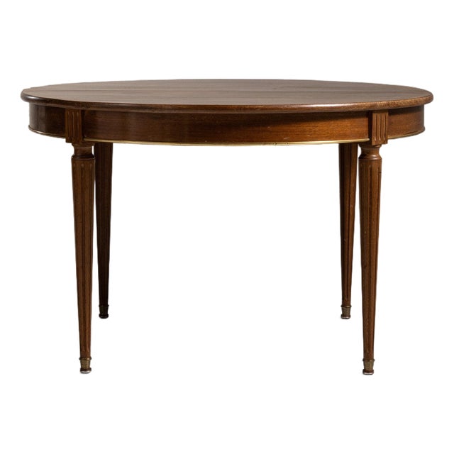 19th Century France Rich Walnut Brown Oval Walnut Dining Table For Sale