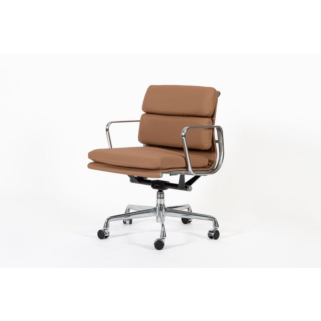Mid-Century Modern Eames for Herman Miller Aluminum Group Office Chair in Schumacher Vegan Leather For Sale - Image 3 of 13