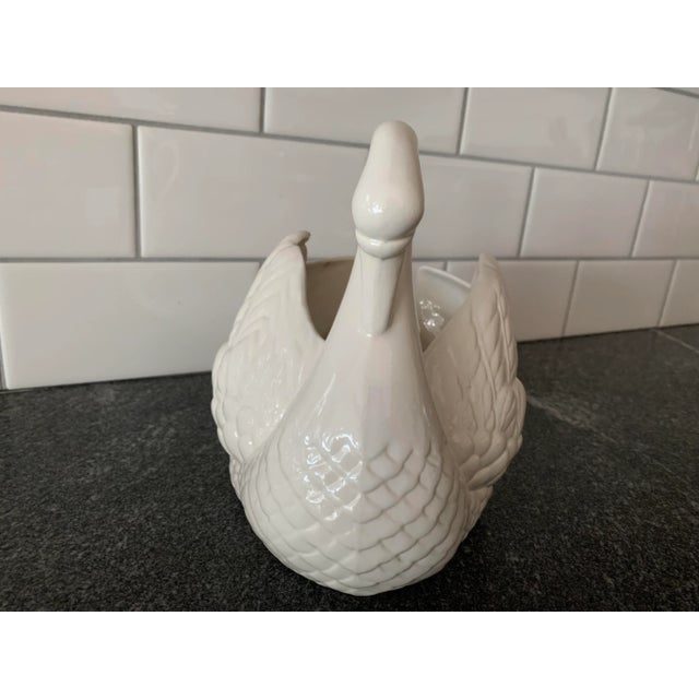 Beautiful vintage ceramic planter. Great vintage condition. See pictures for more details