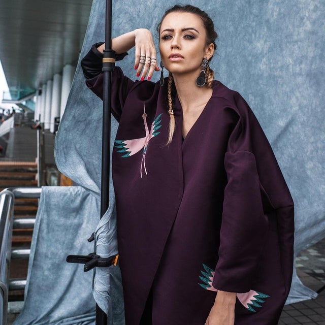 Bochic "Capri" Vintage Blue Sapphire Cabochon Bangle Set in 18K Gold & Silver For Sale - Image 10 of 18