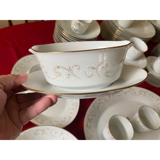 Vintage Noritake Duetto 6610 Mid-Century Modern Ceramic White Gold Scroll Japan Dinner Set - 96 Pieces For Sale - Image 10 of 11