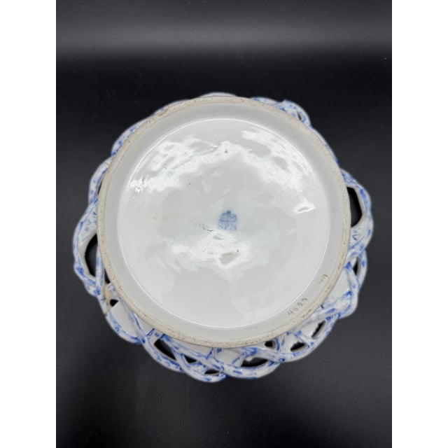 SPM Berlin centerpiece/stand, early 1900s. Made of porcelain, it features a Baroque design with openwork technique,...