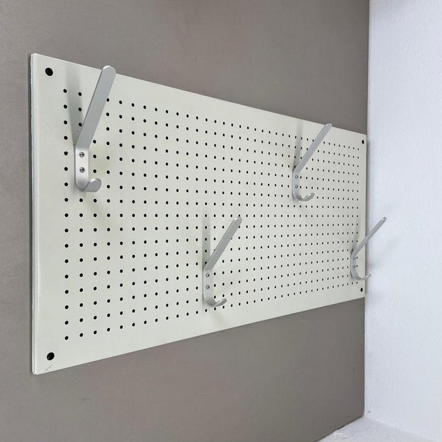 Article: wardrobe elements rz 61 (program 610) no. 1 design: dieter rams producer: vitsoe, germany origin: germany age:...